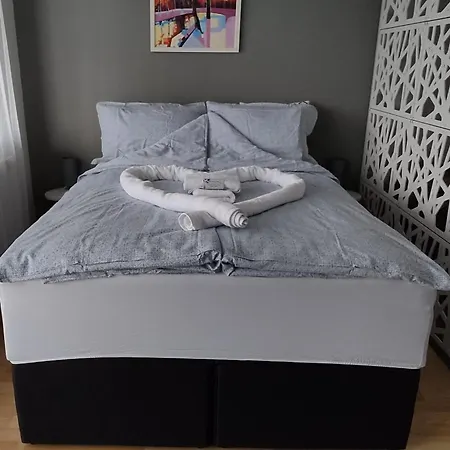 Stan Na Dan, Titanik Tuzla, Centar Grada Apartment *